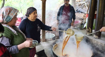 Adana Saimbeyli'de pekmez mesaisi başladı, 300 kilo üzüm işleniyor