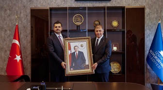 AK Partili İnan, İzmir Büyükşehir Belediye Başkanı Tugay'a ziyaret gerçekleştirdi