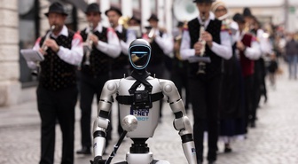 Albüm: Çinli robot üreticisi Unitree'ye ait robot, Slovenya'da orkestra yönetti