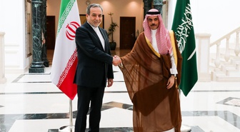 Arakçi, Suudi mevkidaşına Yemen'de diyalog için İran'ın desteğe hazır olduğunu iletti