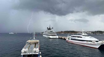 Bahama bayraklı kruvaziyer gemisi Emerald Azzurra, 100 yolcuyla Bodrum'a yanaştı