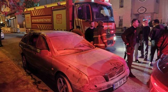 Batman'da araçta çıkan yangın mahalle sakinlerinin tüplü müdahalesiyle söndürüldü