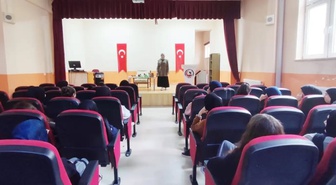 Bayburt İl Müftülüğü gençlere aile ahlakı konferansları düzenliyor