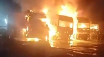Beylikdüzü'nde 4 TIR'ı yanıcı maddeyle ateşe veren şüpheliler aranıyor