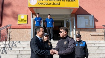 Bilecik İl Emniyet Müdürü Erdem Çağlar, okul güvenliği için öğrencilerle buluştu
