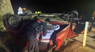 Bilecik'te refüje çarpan otomobil takla attı, kazada 3 kişi yaralandı