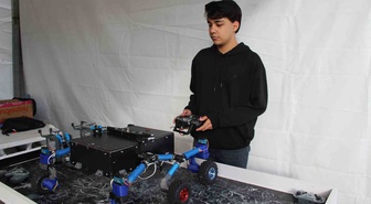 Bingöl'de lise öğrencisi, enkaz ve maden için arama kurtarma robotu geliştirdi