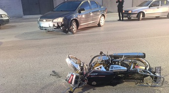 Çorum Alaca'da otomobil ile motosiklet çarpıştı, motosiklet sürücüsü yaralandı