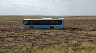 Diyarbakır'da yolcu otobüsü tarlaya daldı, kazada ölen ya da yaralanan olmadı