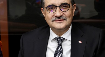 Dönmez, Resmi Gazete'de yayımlanan yapay zeka merkezi yönetmeliğini önemli adım saydı