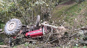 Düzce Akçakoca'da devrilen traktörün sürücüsü hayatını kaybetti