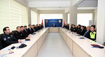 Erzincan İl Emniyet Müdürü Doköz, birim amirleriyle değerlendirme toplantısı yaptı