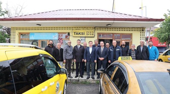 Erzincan Valisi Aydoğdu, EŞOT Taksi Durağı'nda taksici esnafıyla görüştü
