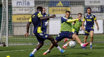 Fenerbahçe, Aston Villa deplasmanı öncesi idmanını Can Bartu'da sürdürdü