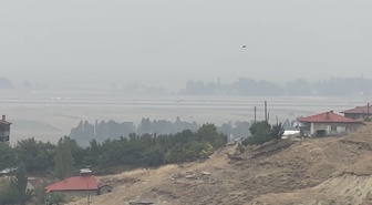 Hakkari Yüksekova'da etkili olan yoğun sis görüş mesafesini düşürdü