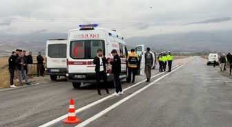 Hakkari Yüksekova'da öğrenci servisi devrildi, 12 öğrenci hafif yaralandı