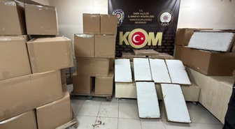 İzmir Bornova'da minibüste 1 milyon 100 bin kaçak makaron ele geçirildi