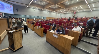 İzmir Büyükşehir Meclisi, Yeni Parti ve CHP'li üyeler katılmayınca toplanamadı