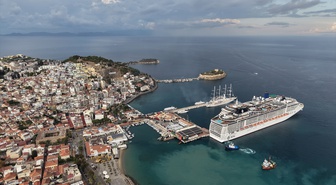 Kuşadası, 4 kruvaziyerle gelen 6 bin turisti Ege Port Limanı'nda ağırladı