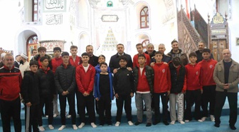 Kütahya'da okulların katıldığı sabah namazı etkinliği Ulu Camii'de yapıldı