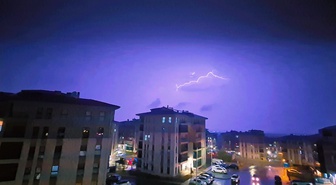 Malatya'da sağanak sonrası su birikintileri sürücülere zor anlar yaşattı