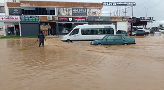 Mersin Silifke'de sağanakta ev ve iş yerlerini su bastı, müze de etkilendi