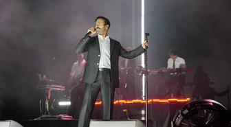 Mert Demir, Diyarbakır Kültür Yolu Festivali'nde Nevruz Park'ta sahne aldı