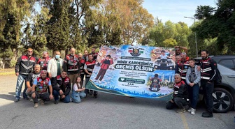 Osmanlı Motosiklet Derneği, lösemi hastası 6 yaşındaki Ali'ye pankartla moral verdi