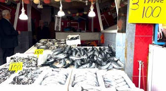 Palamut bolluğu fiyatları düşürdü, Rize Pazar'da 3 tanesi 100 TL'den satılıyor