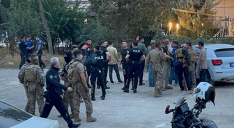 Polisle çatışan firari şüpheli kendi silahıyla yaşamına son verdi