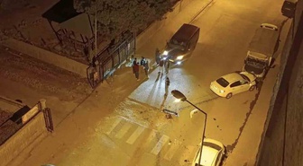 Siirt'te çarpışan iki otomobil park halindeki 2 araca çarptı, 4 araçta hasar oluştu