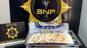 Tatvan'da midesinden 608 gram uyuşturucu çıkarılan yabancı uyruklu şüpheli tutuklandı