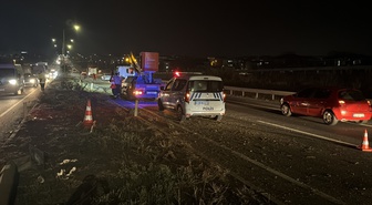 Tekirdağ'da otomobil refüj ve aydınlatma direklerine çarptı, sürücü ağır yaralandı