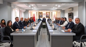 Vali Çiçek, Karaman'da engelli erişilebilirliği sorunlarını kurumlarla görüştü