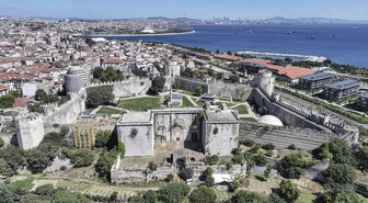 Yedikule'deki 1600 yıllık Altın Kapı, zafer törenleri işlevini zamanla kaybetti
