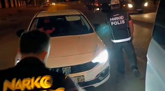 Adana'da otomobilinde 110 bin uyuşturucu hap bulunan sürücü tutuklandı