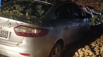 Adıyaman Tut'ta sel ve heyelan Akçatepe'de park halindeki otomobili hasara uğrattı