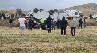 Afyonkarahisar Şuhut'ta midibüs devrildi, 1 kişi öldü, şoför gözaltına alındı
