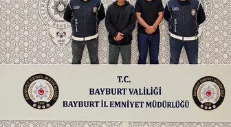 Bayburt'ta göçmen kaçakçılığı operasyonunda 2 düzensiz göçmen, 2 şüpheli yakalandı