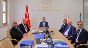 Bayburt Valisi Eldivan, eğitim yatırımları ve denetimi müfettişlerle değerlendirdi