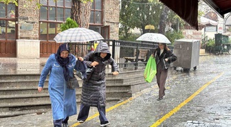 Bursa'da yağmur başladı, Meteoroloji rüzgarın 80 kilometreye ulaşabileceğini bildirdi