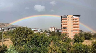 Diyarbakır Dicle'de yağmurla beliren gökkuşağı renkli manzara oluşturdu