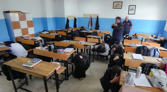 Diyarbakır Yenişehir'de lise öğrencilerine afet eğitimi ve tahliye tatbikatı yapıldı