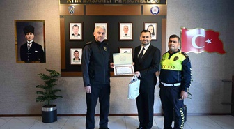 Düzce İl Emniyet Müdürü Ergüder, eylülde başarılı personele belge ve hediye verdi