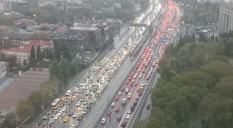 İstanbul'da yağış ve Galatasaray maçı trafiği artırdı, yoğunluk yüzde 89'a çıktı