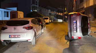 Kontrolden çıkan otomobil Arnavutköy'de park halindeki araca çarpıp yan yattı