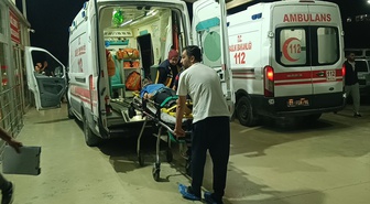 Kozan'da iki otomobil çarpıştı, ağaca çarpan araçtaki 1 kişi yaralandı