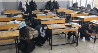 Kütahya'da deprem tatbikatında okulda mahsur kalan yaralılar kurtarıldı