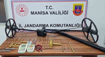 Manisa Saruhanlı'da dedektörle define arayan 5 kişi suçüstü yakalandı