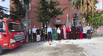 Mersin Anamur'da Kur'an kursunda yangın tatbikatında cihaz kullanımı gösterildi